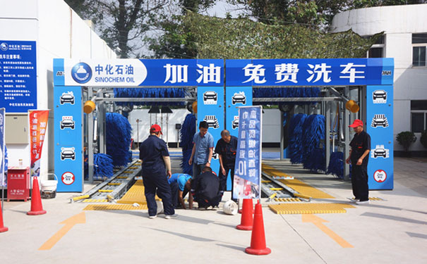 [中国石油] 北京凯旋门，全自动隧道式洗车机让服务更温馨！